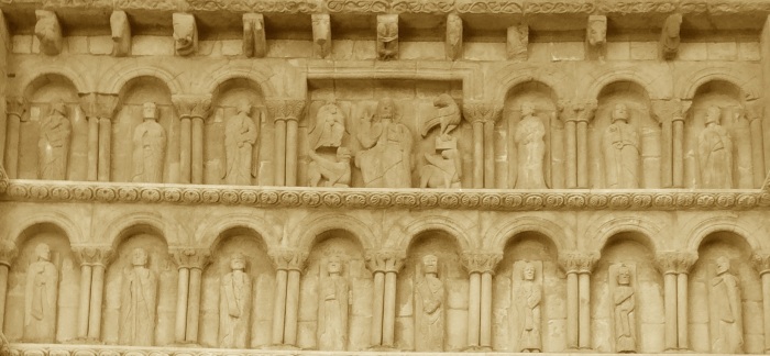 Detail des Portals der Kirche Santa María Real in Sangüesa.